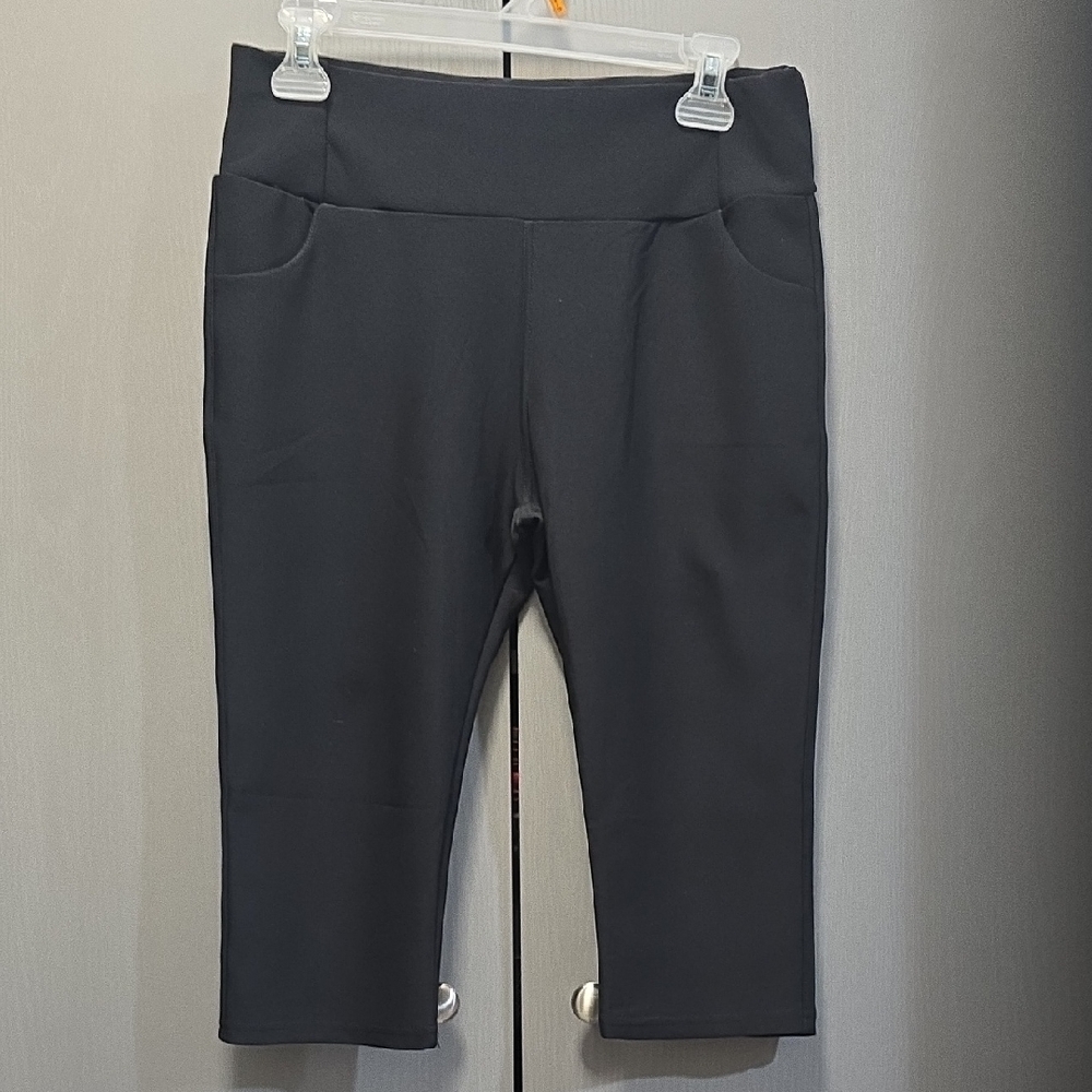 Women's Black Capris